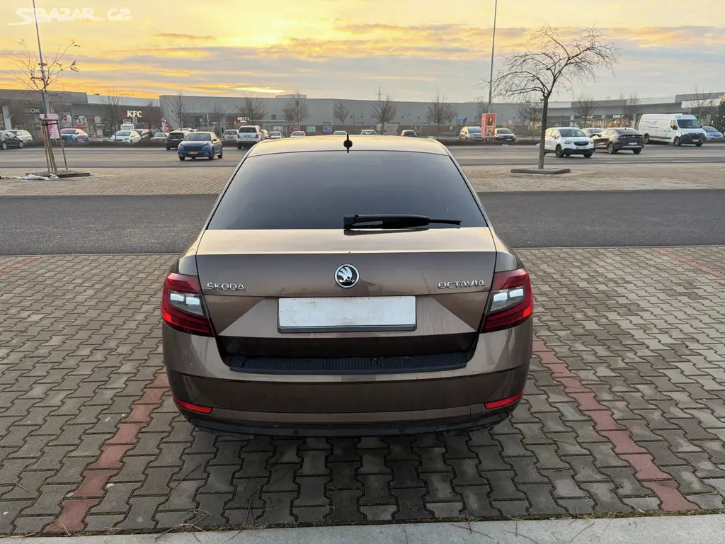 Škoda Octavia III 1.6 TDi DSG kůže navi FULL LED - fotka 4