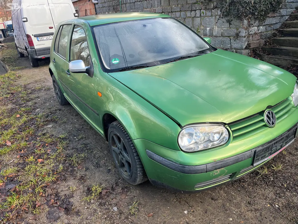 vw golf 4 1,4i16v rok 99 - fotka 4