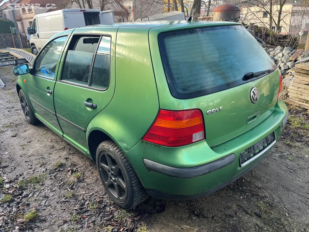 vw golf 4 1,4i16v rok 99 - fotka 3