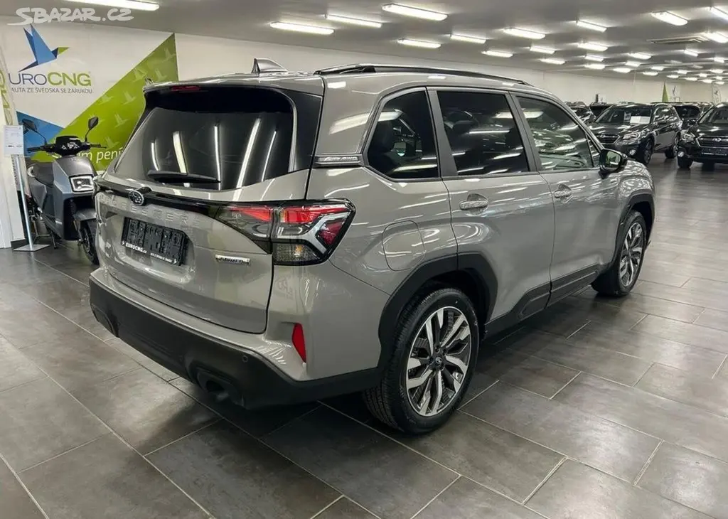 Subaru Forester 2.0 Touring 2025 4x4 nové | Zá - fotka 6