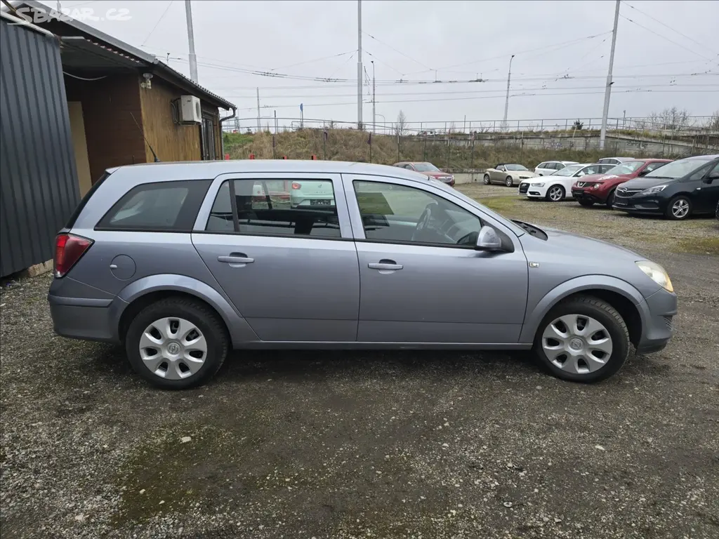 Opel Astra, 1,6 i 85 kw - fotka 4