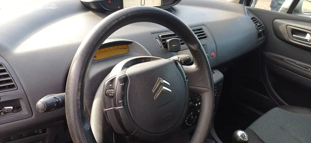 Citroën C4, 1.4i 16v 65KW - fotka 4