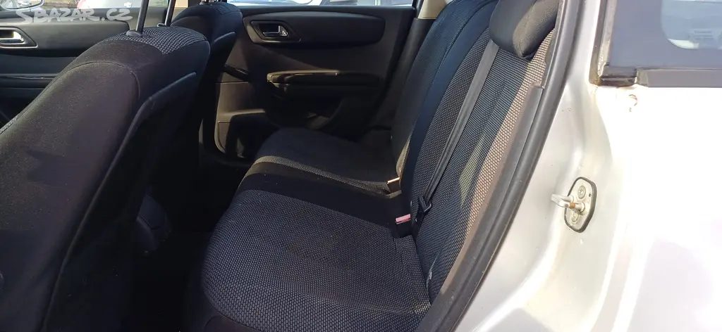 Citroën C4, 1.4i 16v 65KW - fotka 5