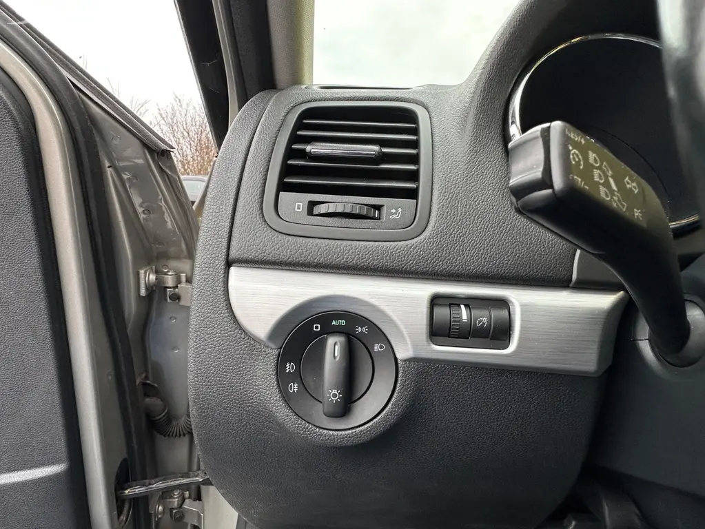 Škoda Yeti EDITION 1.4TSI/110kW 4x4 1.Maj r.v.2015 - fotka 6