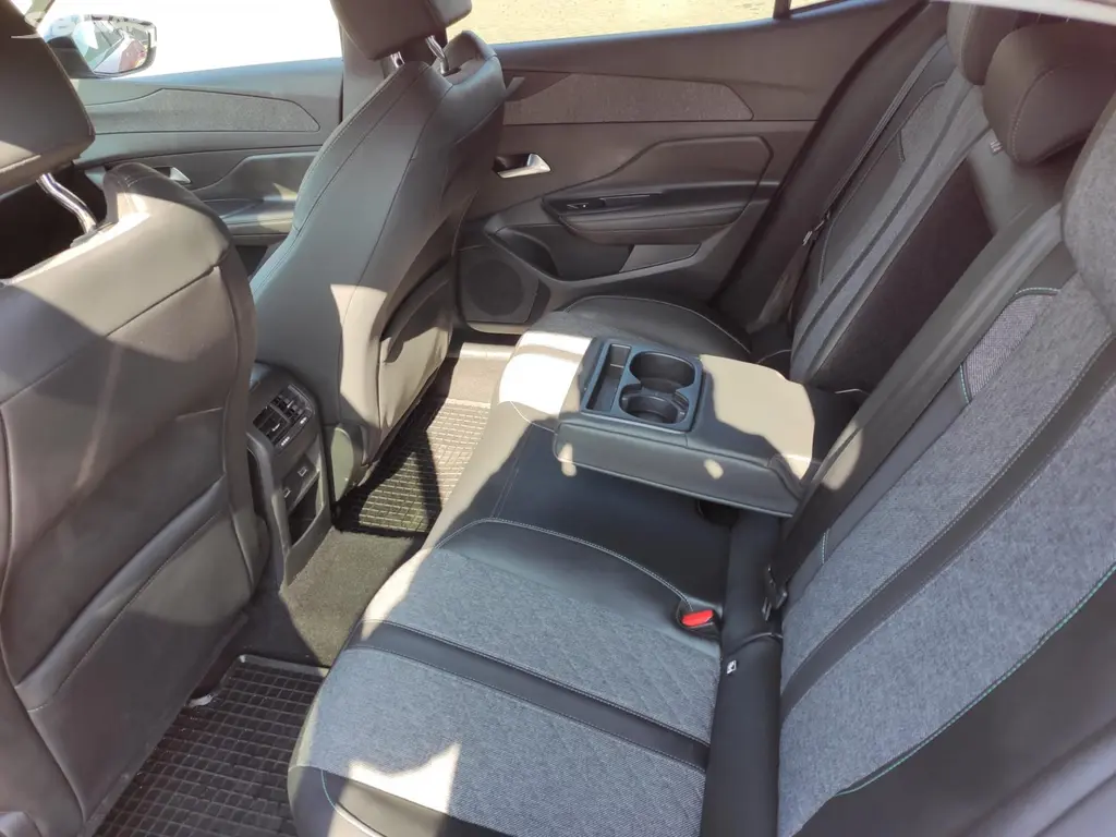 Peugeot 408, ALLURE PACK 1.2 130k AUT8 DPH - fotka 5