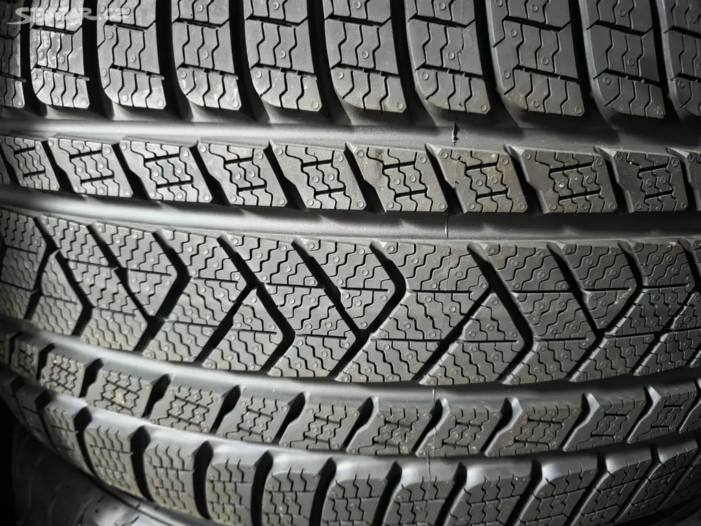 265/40 R21 105W Pirelli Scorpion Winter Zimní 1 Ks