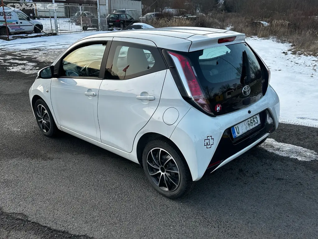 Toyota Aygo 1.0i 51kw, r.2014, 2.maj., klima - fotka 4