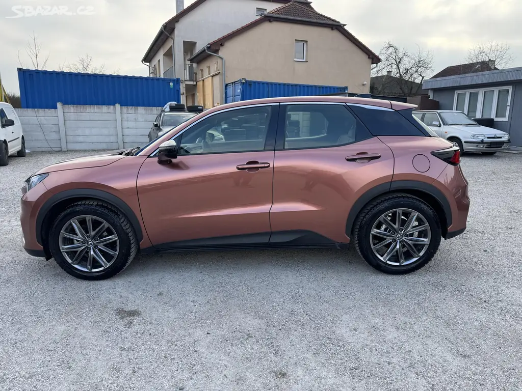Lexus LBX, 1.5 hybridní/Benzín ELEGANT T. - fotka 5
