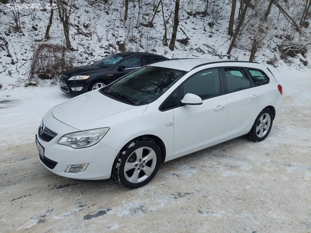 Opel Astra J 1.6 TURBO, 132kw, rok 2011..