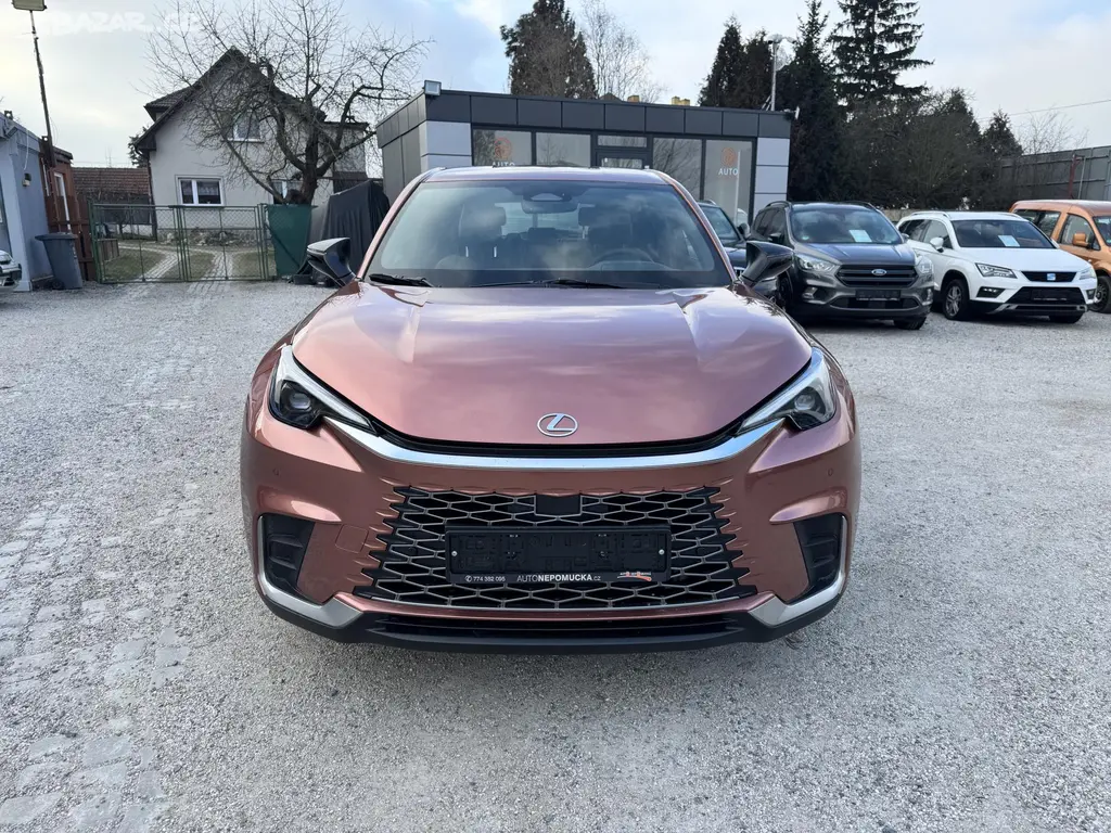 Lexus LBX, 1.5 hybridní/Benzín ELEGANT T. - fotka 3
