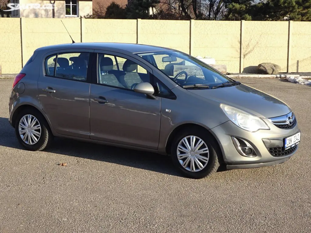 Opel Corsa 1.2i r.v.2011 (63 kw) Koupeno v ČR - fotka 2
