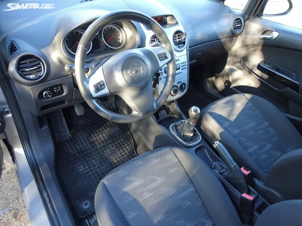 Opel Corsa 1.2i r.v.2011 (63 kw) Koupeno v ČR - fotka 4