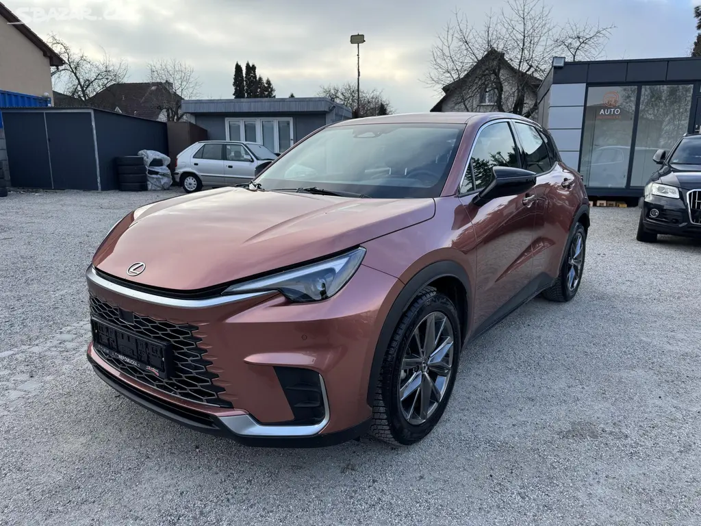 Lexus LBX, 1.5 hybridní/Benzín ELEGANT T. - fotka 4
