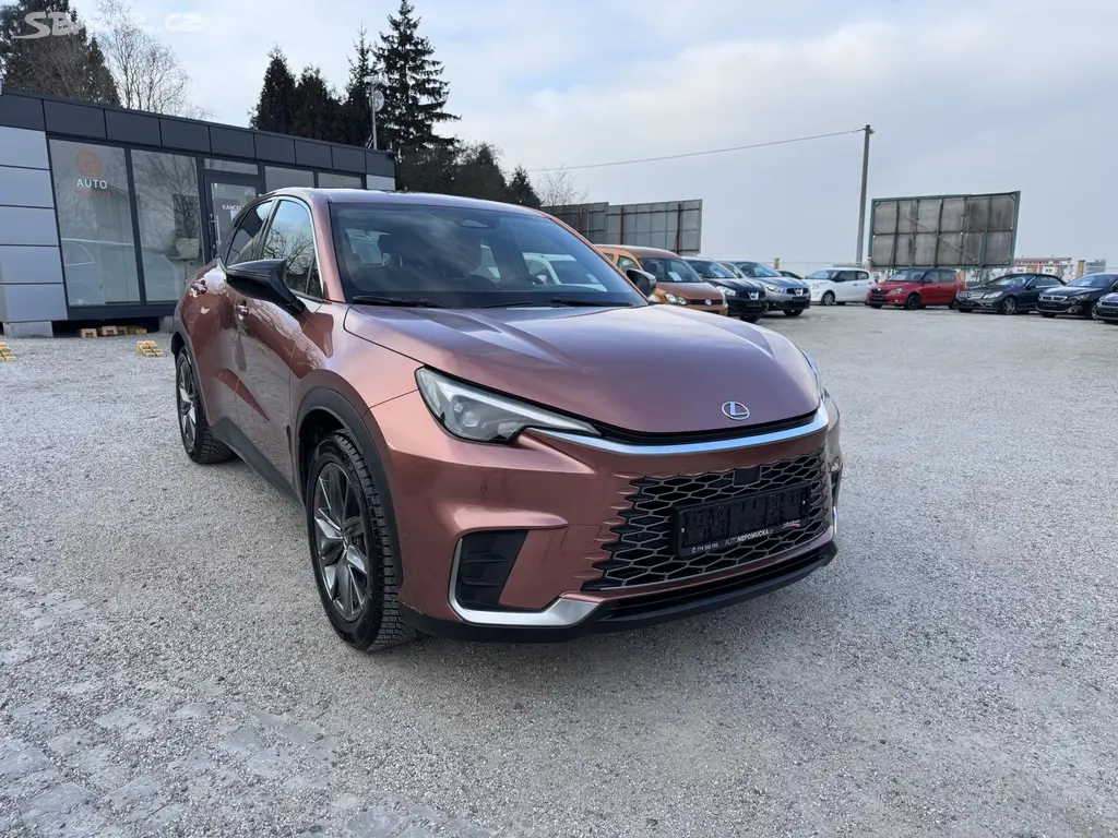 Lexus LBX, 1.5 hybridní/Benzín ELEGANT T.