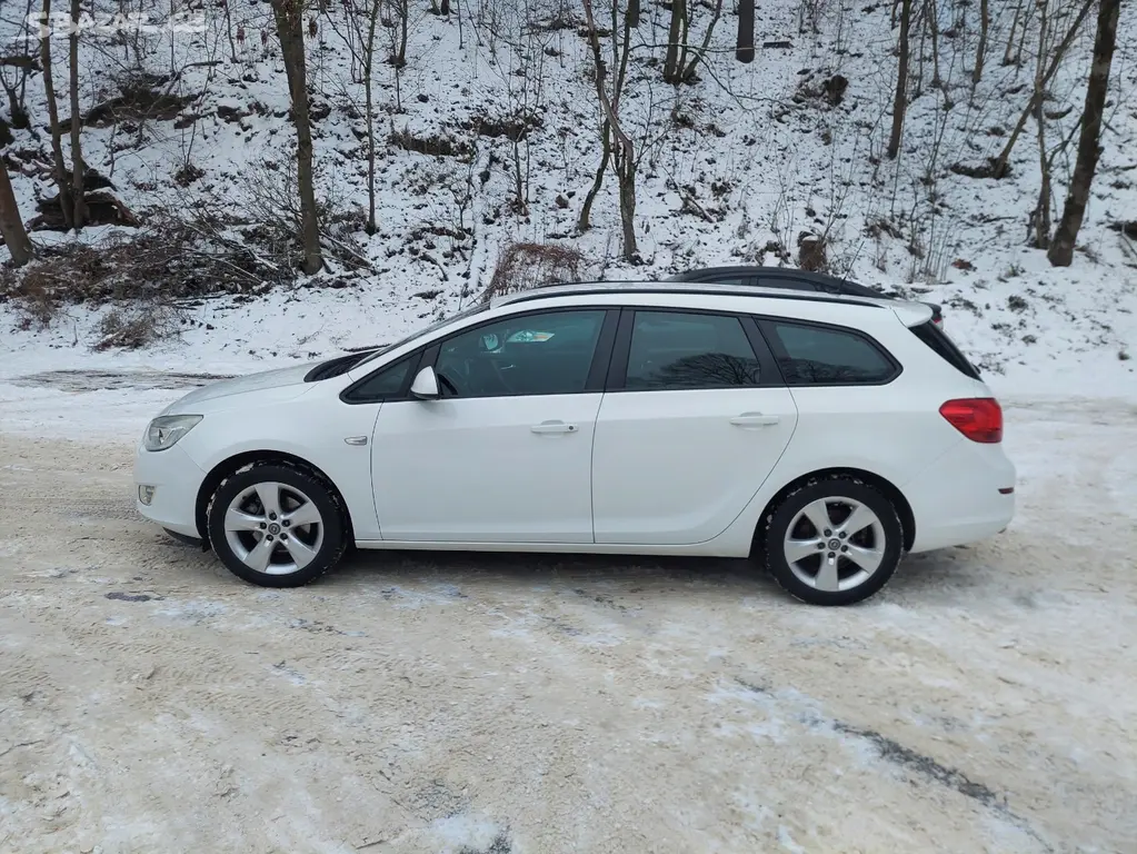 Opel Astra J 1.6 TURBO, 132kw, rok 2011.. - fotka 2