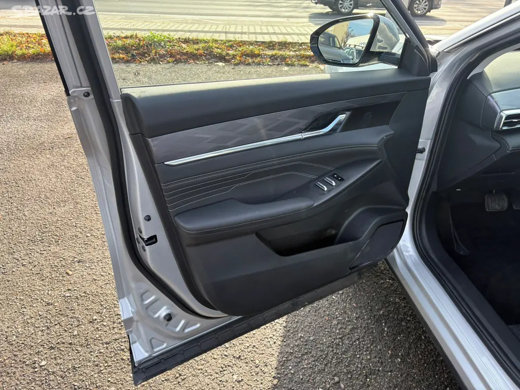 Dongfeng Mage, 1.5T 7DTC 145kw Silver / Black - fotka 5