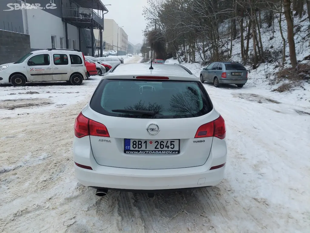 Opel Astra J 1.6 TURBO, 132kw, rok 2011.. - fotka 4