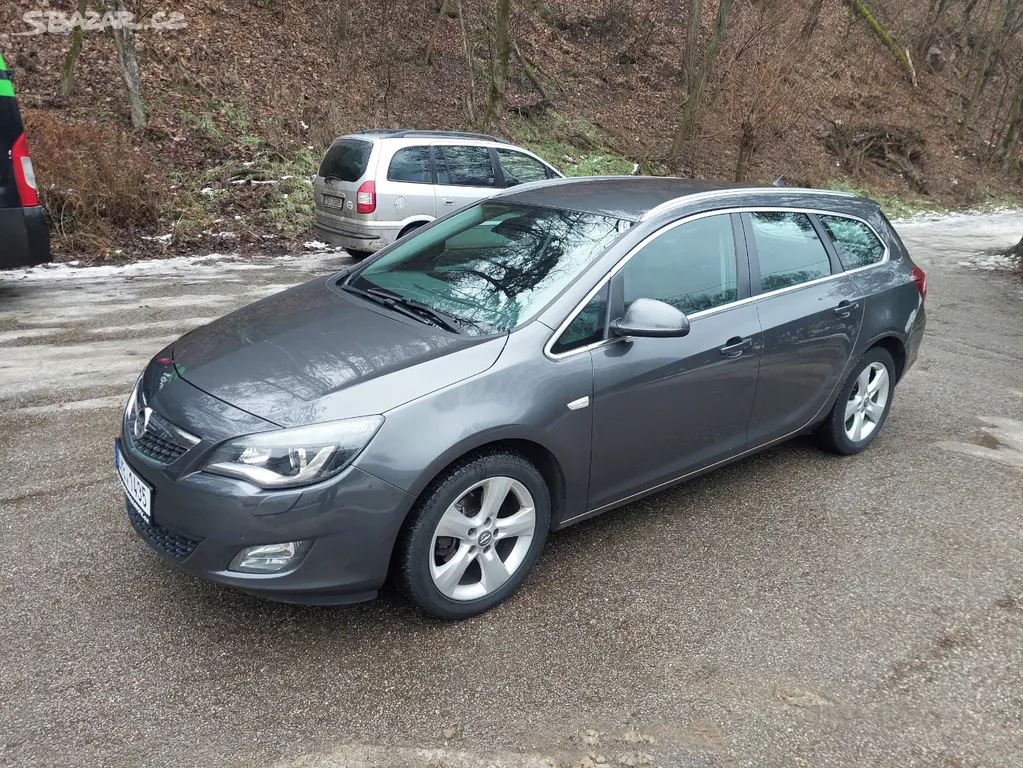 Opel Astra J 1.6 TURBO, 132kw, rok 2011.