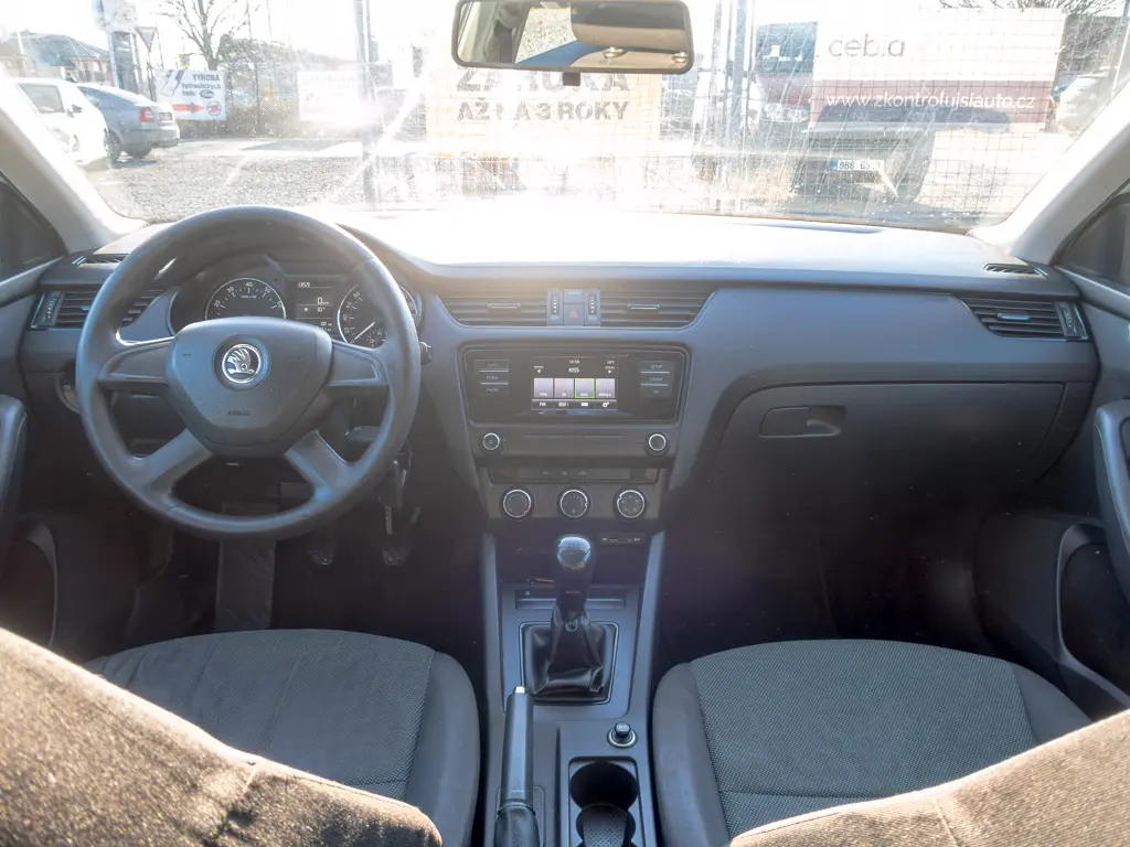 Škoda Octavia ČR 1.2TSI 2x PNEU - fotka 4