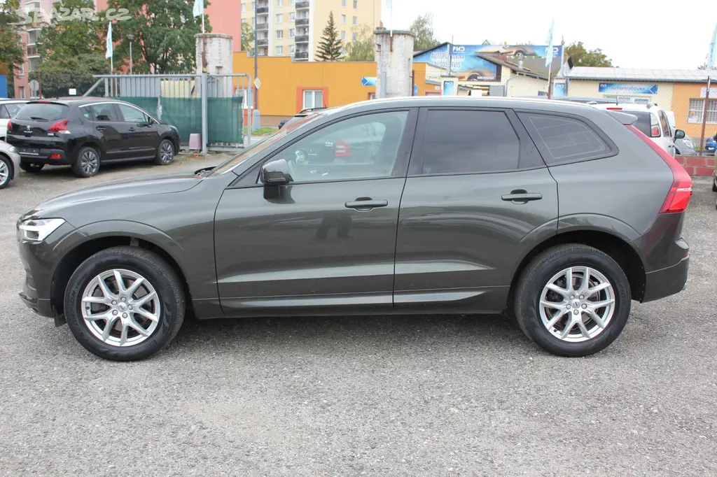Volvo XC60, 2.0 D4 AWD, MOMENTUM - fotka 4