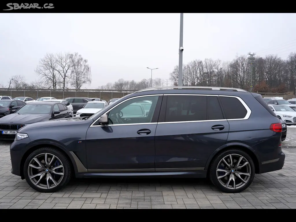 BMW X7, M50i xDrive/AT9/22"/ČR/530 PS - fotka 3