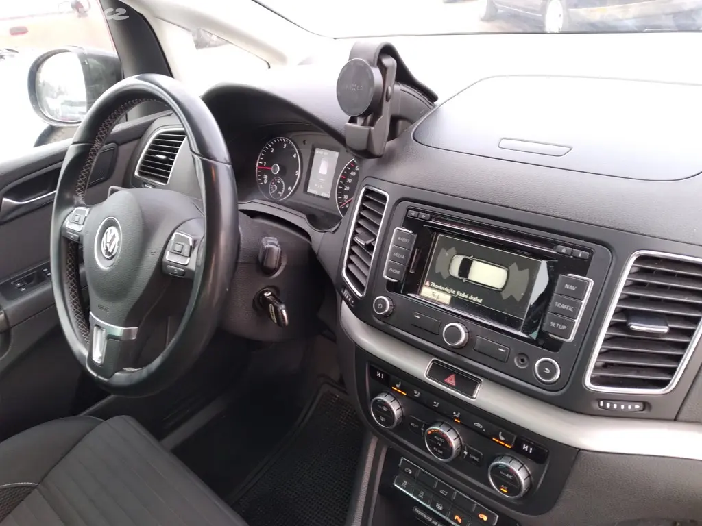 VOLKSWAGEN SHARAN 2.0 TDI DSG PANORAMA SERVISKA - fotka 2