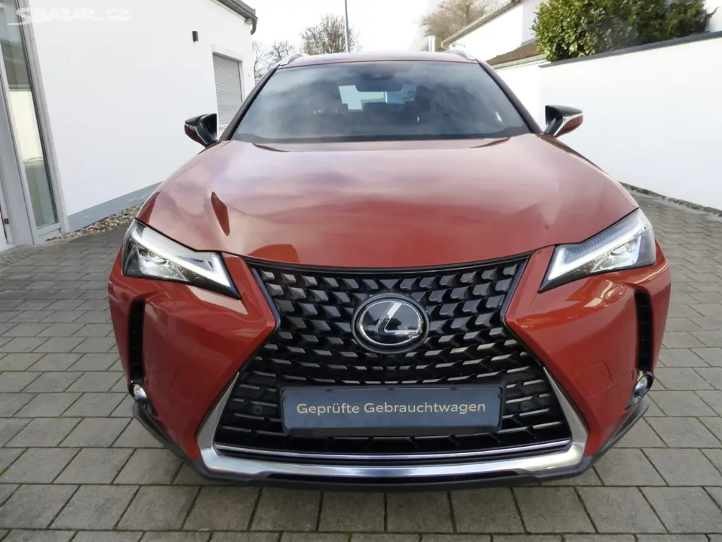 Lexus UX 200 Launch Edition 4x2 - 171 PS - fotka 2