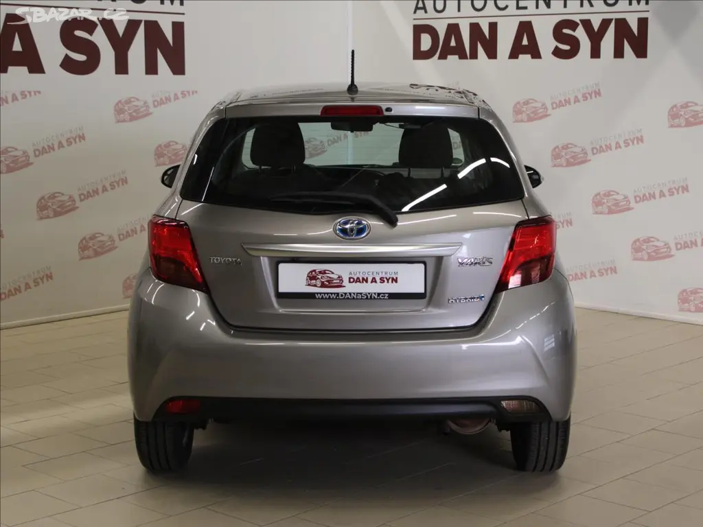 Toyota Yaris, 1,5 i Hybrid Comfort At. - fotka 5