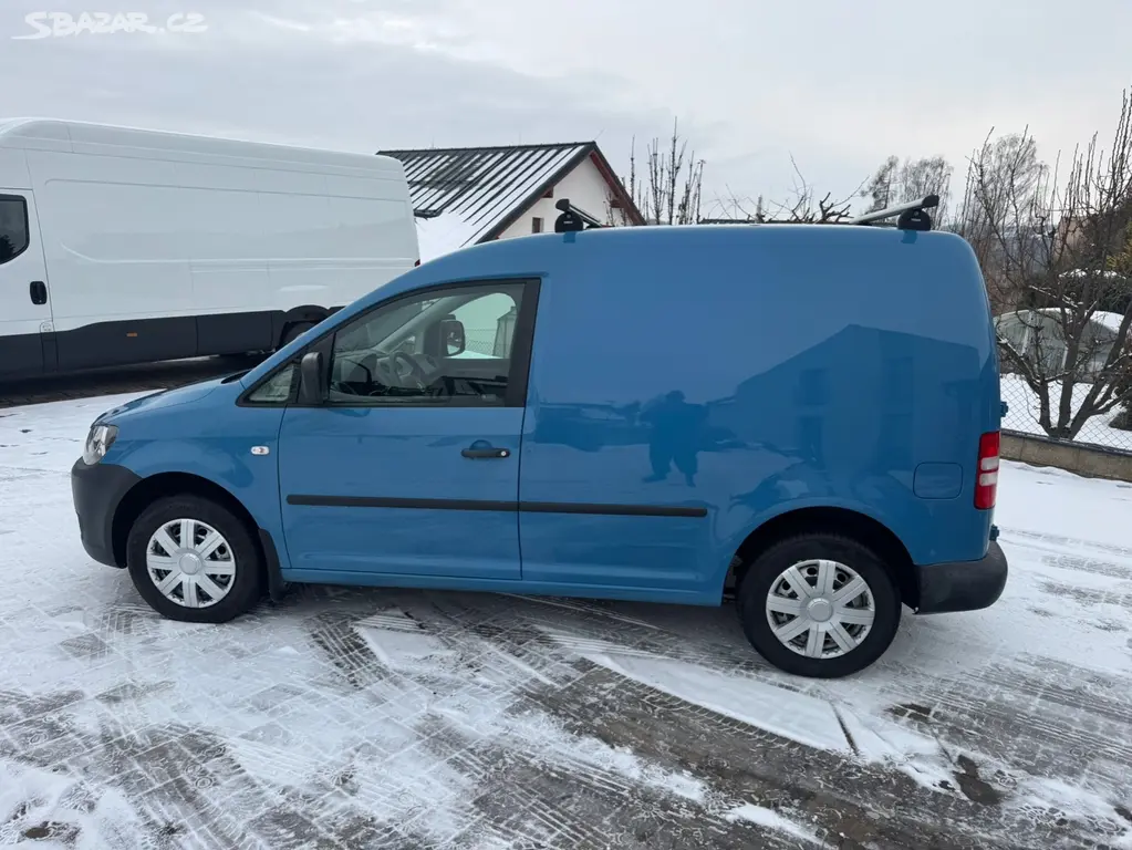 Volkswagen Caddy 1,6 TDi klima tažné 104tis.km - fotka 2