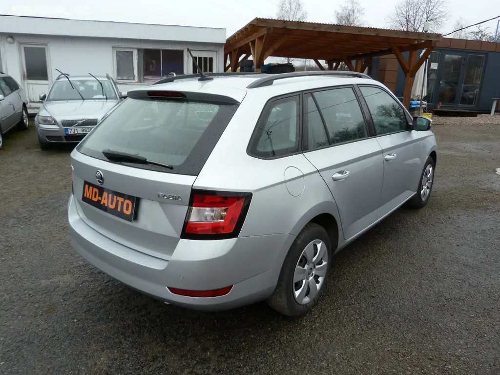 Škoda Fabia, 1,0 MPI Cool Plus - fotka 5
