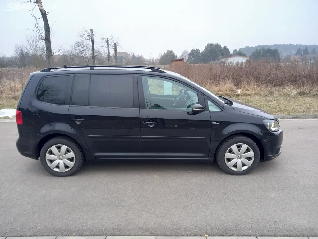 VW TOURAN 1,6TDI-2012-ACC-AHK-NAVI-COMFORTLINE - fotka 4