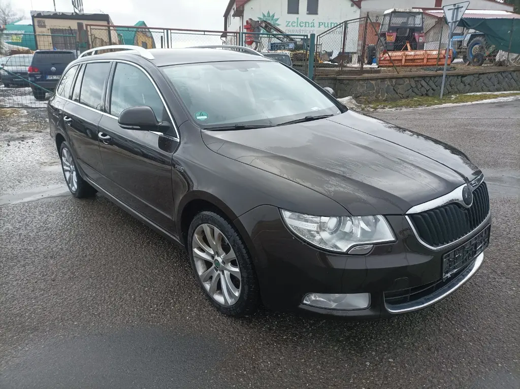 Škoda Superb - fotka 2