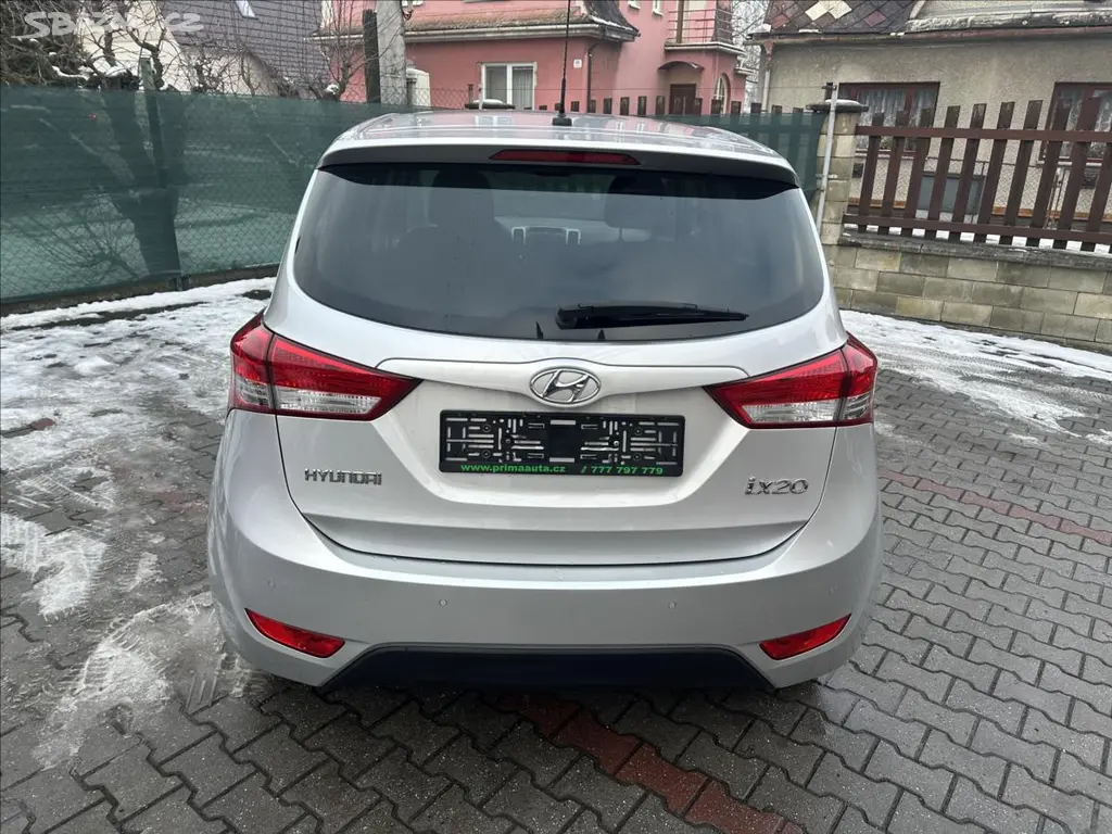 Hyundai ix20, 1,6 AUTOMAT 1.majitel - fotka 4