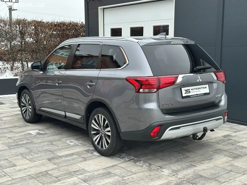 Mitsubishi Outlander 2.0i 150PS Active A/T - fotka 5