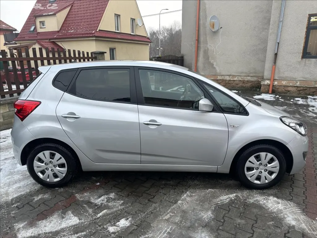 Hyundai ix20, 1,6 AUTOMAT 1.majitel - fotka 2