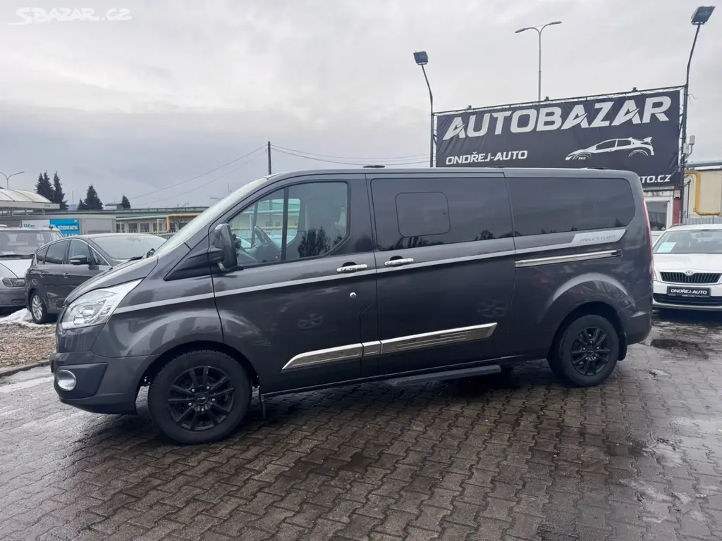 Ford Tourneo Custom, 2,0D 125KW 8 MÍST TITAN 1.MAJ - fotka 2
