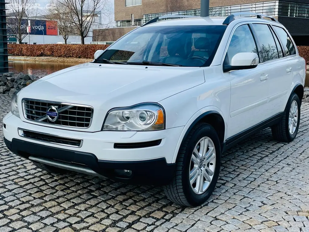 Volvo XC90, 2.4D5 4x4 AUT VÝHŘEV SENZORY - fotka 3