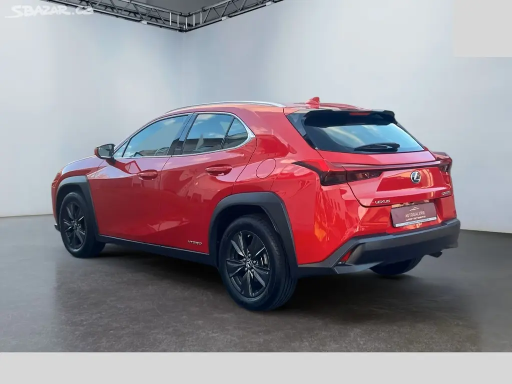 Lexus UX 250h Launch Edition 4x2 - 178 PS - fotka 4
