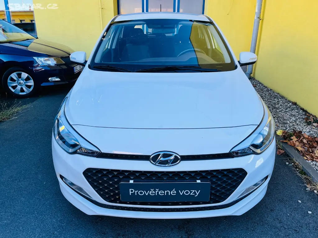 HYUNDAI i 20 1.2 i BENZÍN NAJETO JEN 50 TIS KM - fotka 2