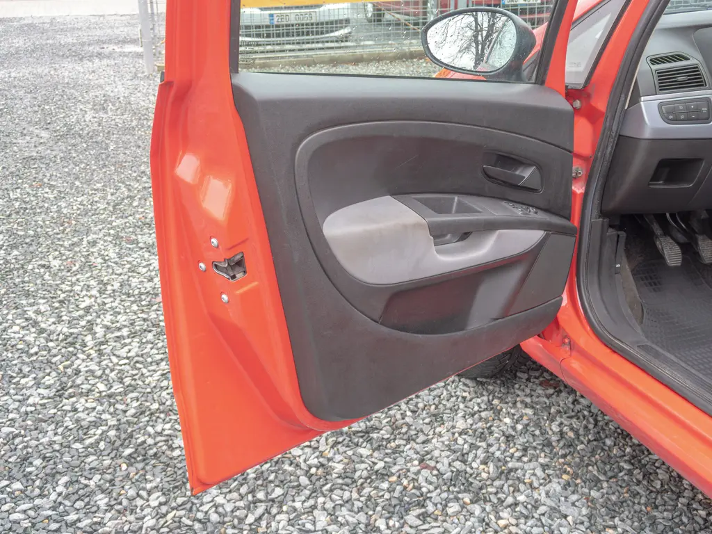 Fiat Grande Punto 1.4i 2x KOLA PO SERVISU - fotka 3
