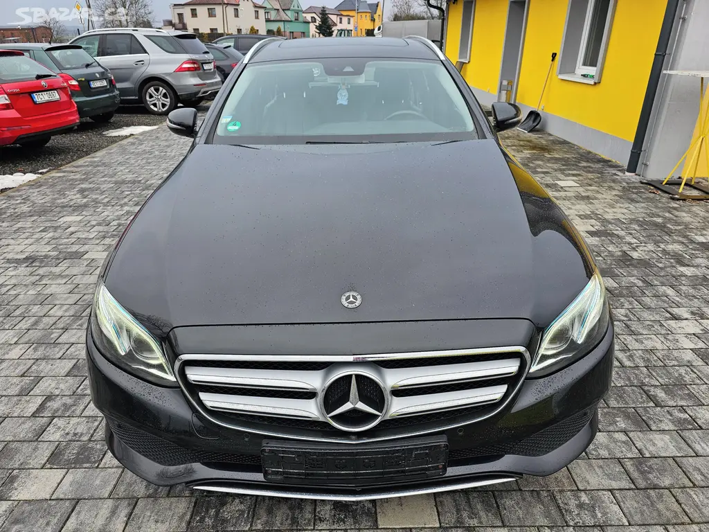 Mercedes-Benz Třídy E, E350 4matic 190kw, Avantgarde - fotka 2