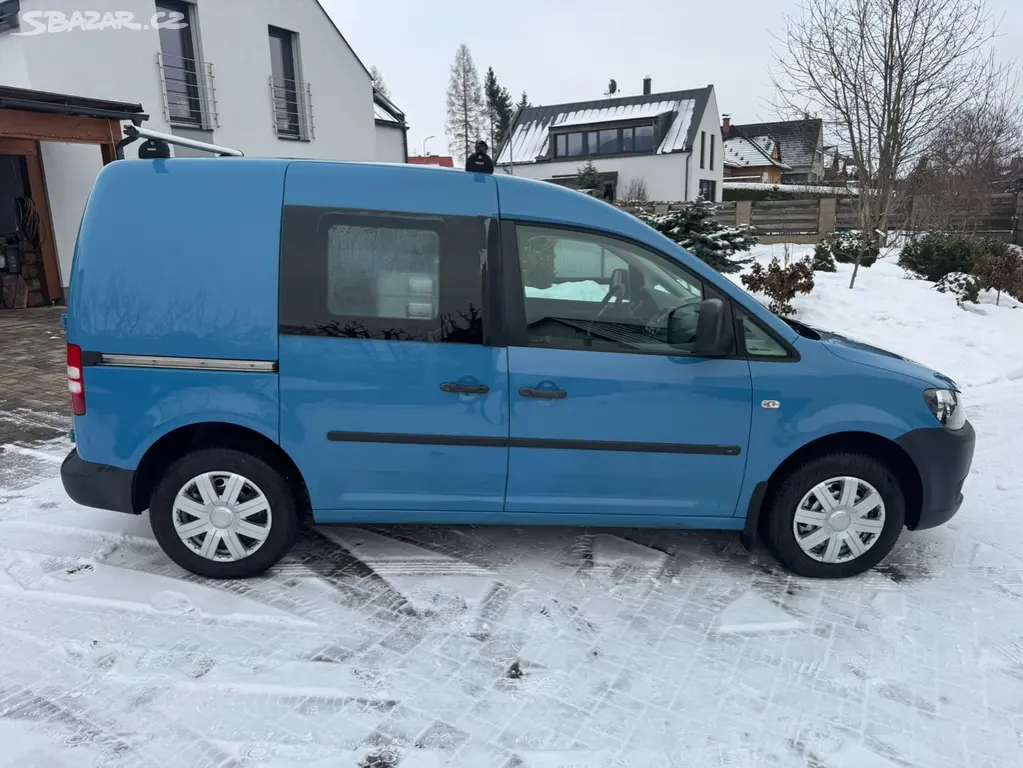Volkswagen Caddy 1,6 TDi klima tažné 104tis.km - fotka 4