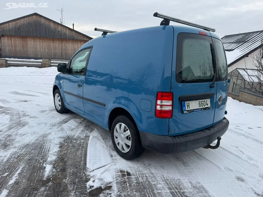 Volkswagen Caddy 1,6 TDi klima tažné 104tis.km - fotka 3