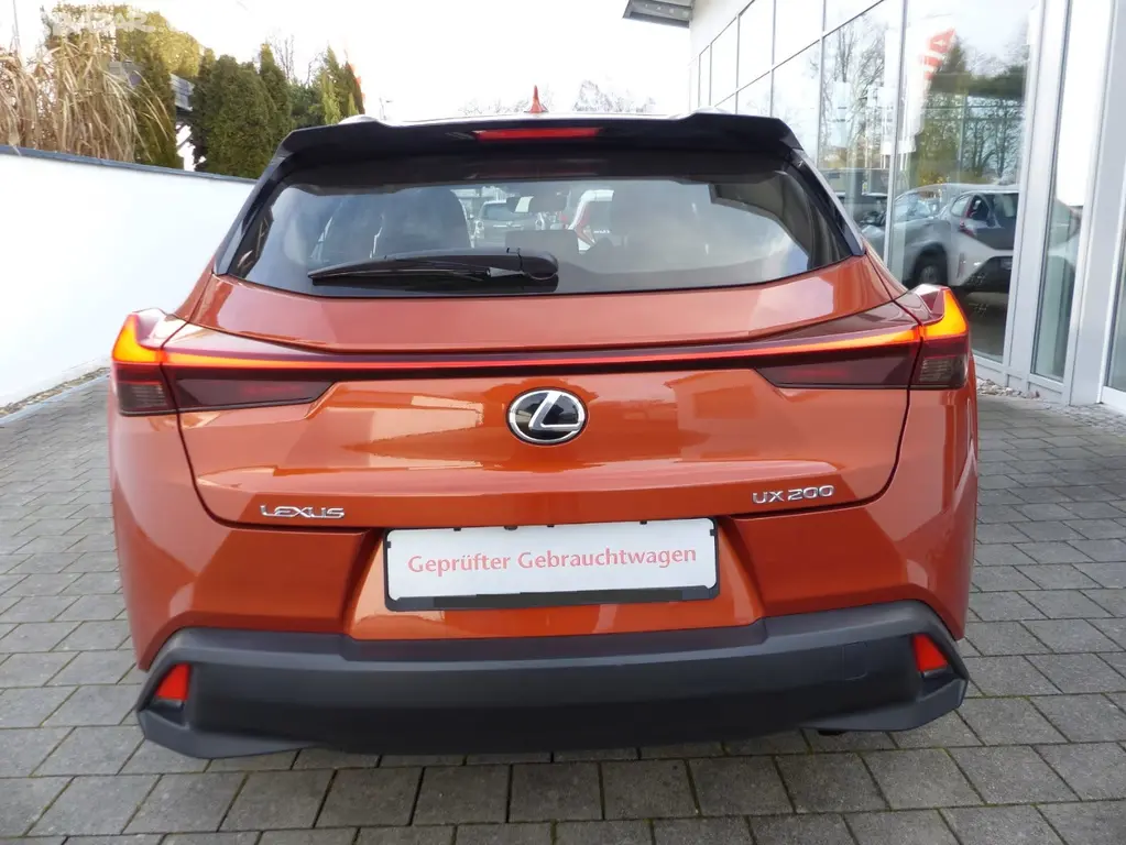 Lexus UX 200 Launch Edition 4x2 - 171 PS - fotka 6