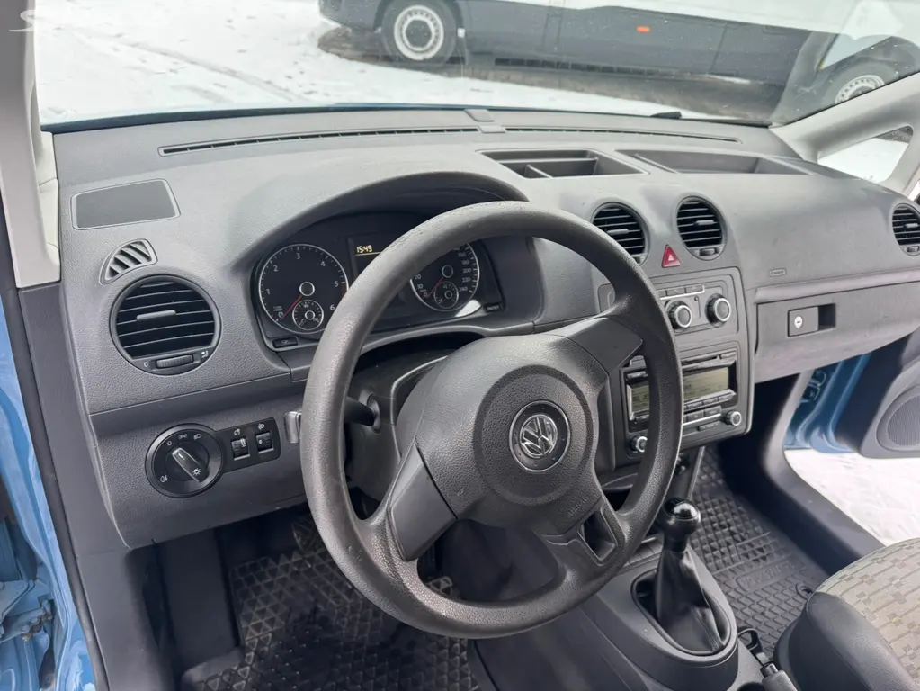 Volkswagen Caddy 1,6 TDi klima tažné 104tis.km - fotka 6