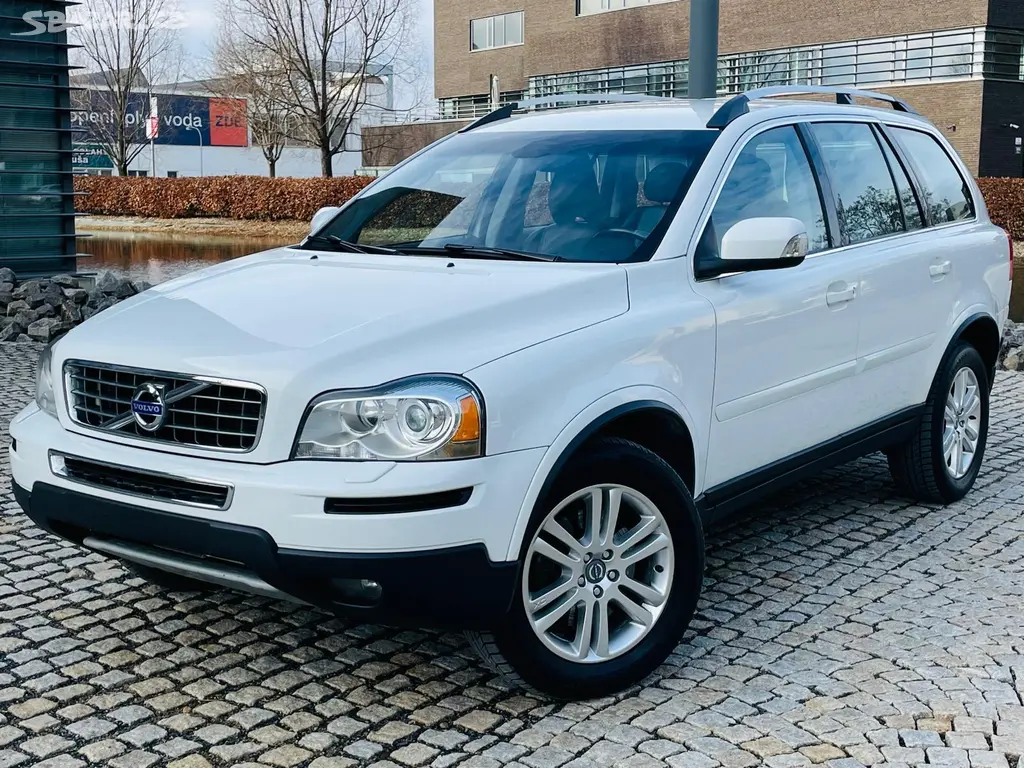 Volvo XC90, 2.4D5 4x4 AUT VÝHŘEV SENZORY - fotka 2