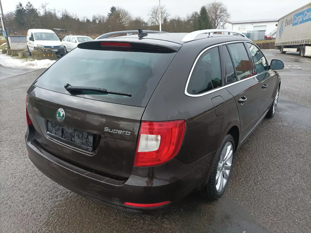 Škoda Superb - fotka 4