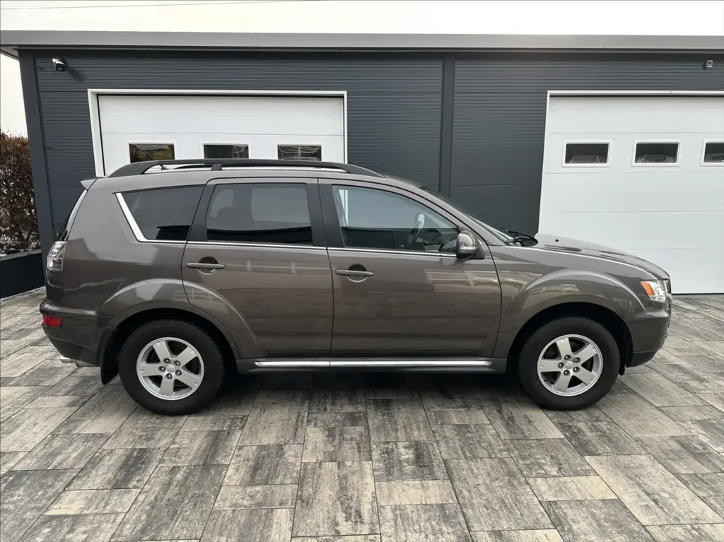 Mitsubishi Outlander, 2,2 DI-D 177PS X-Tra - fotka 4