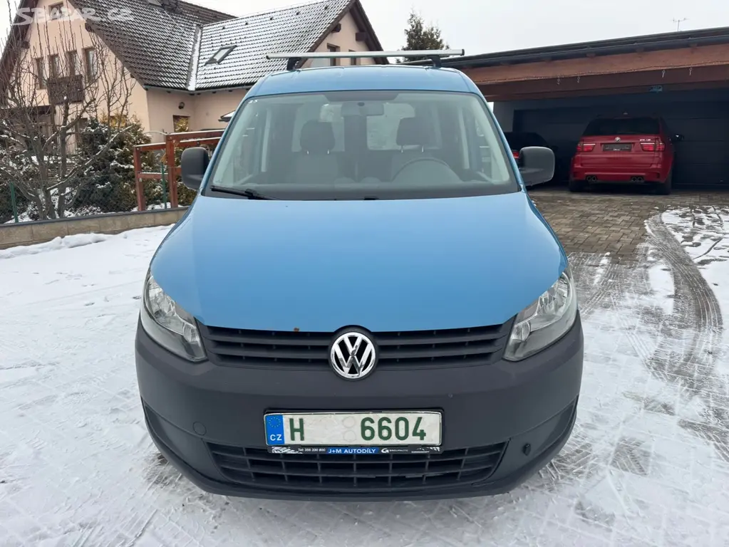 Volkswagen Caddy 1,6 TDi klima tažné 104tis.km - fotka 5