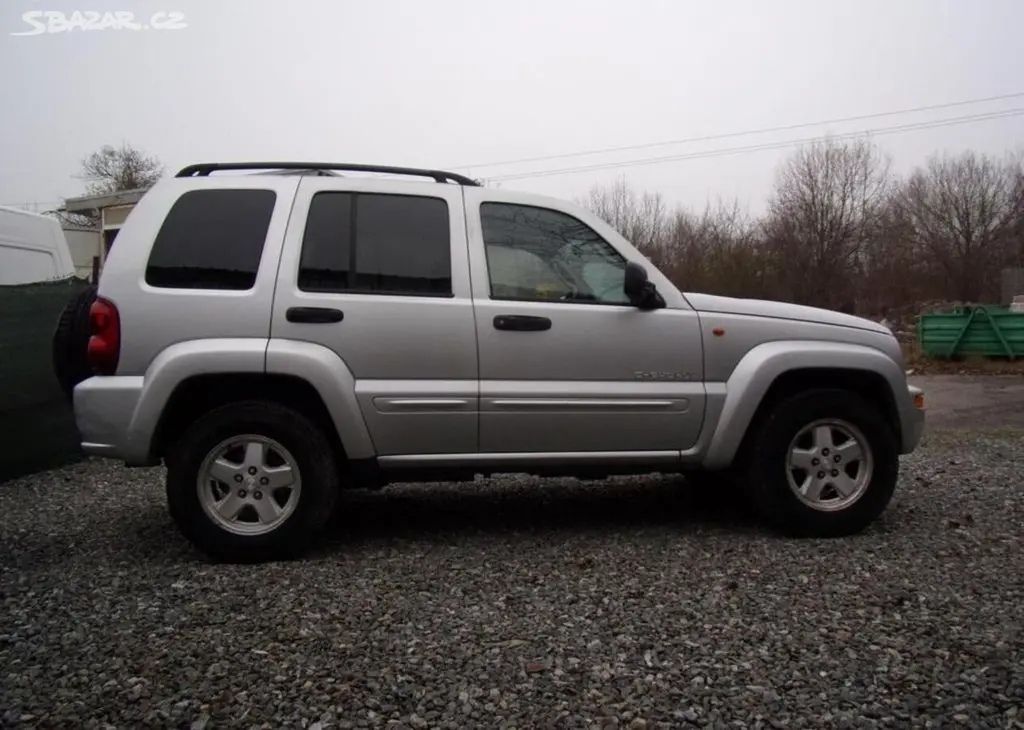 Jeep Cherokee 2.5 CRD 105kW 4X4 BEZ KOROZE benzín - fotka 4